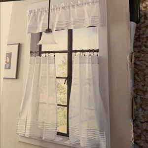 DKNY small window 3 piece tier set- white linen